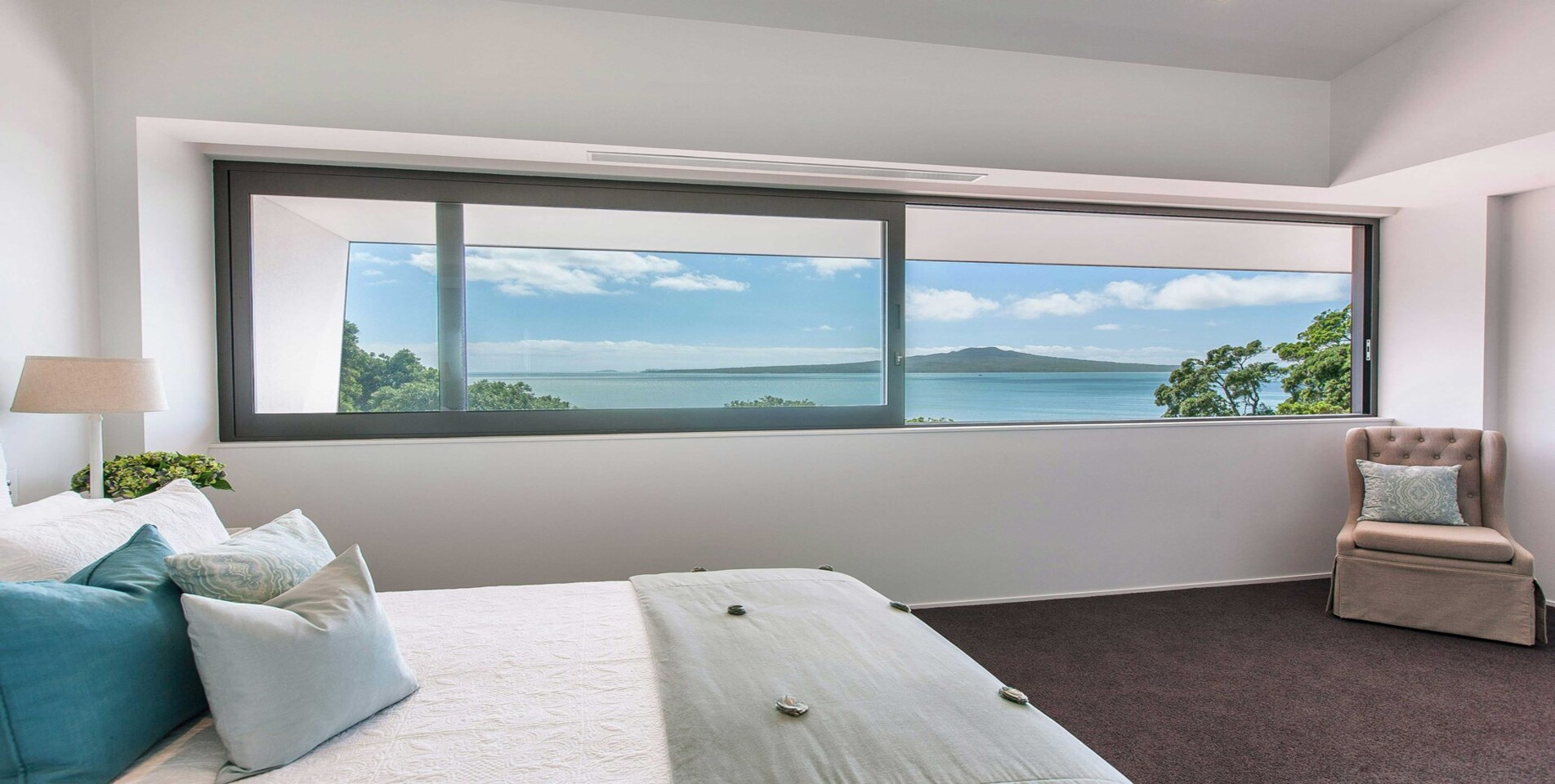 Aluminum sliding systems are available in a variety of configurations, including sliding doors, sliding windows, and sliding-folding systems.